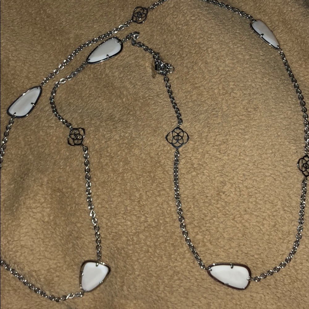 Kendra Scott necklace